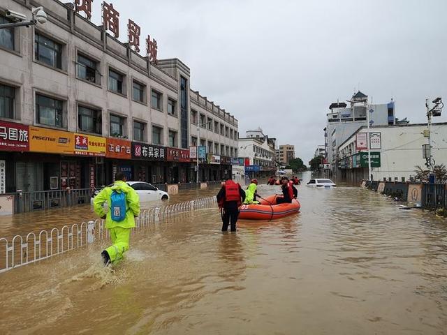 警惕！中國氣象局連發(fā)三個(gè)預(yù)警，多地有大暴雨(圖1)