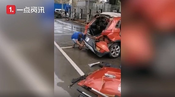 北汽新能源汽車冒煙遇水又爆炸 電動車起火該怎么做？(圖3)